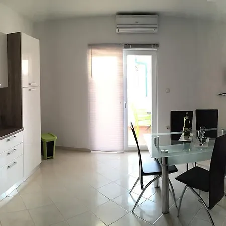 Ive アパート トロギール