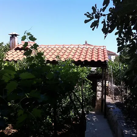 Ive アパート トロギール