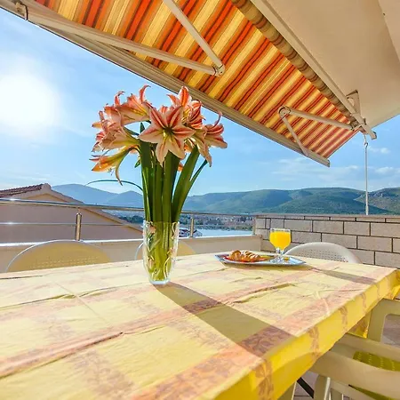 アパート Ive トロギール