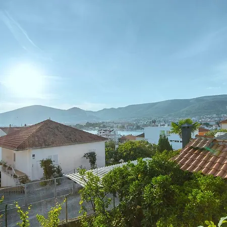 アパート Ive トロギール